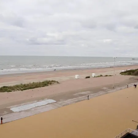 شقة In With Coastal Views, Cleaning Included *