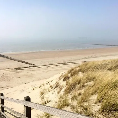 In With Coastal Views, Cleaning Included Lägenhet