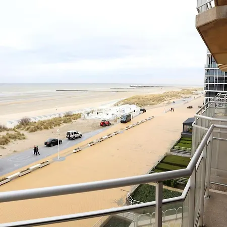 شقة In With Coastal Views, Cleaning Included *